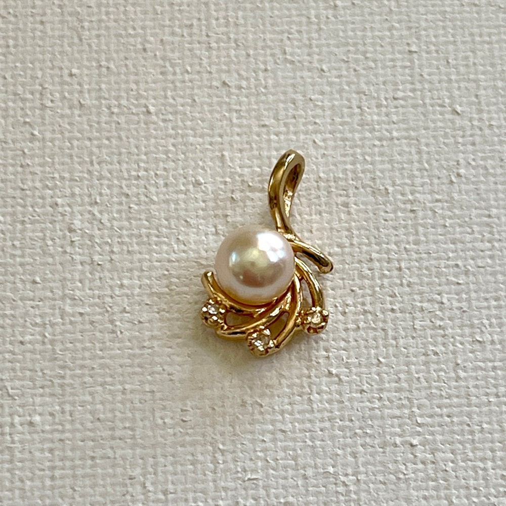 14K Pearl Pendant with Diamonds